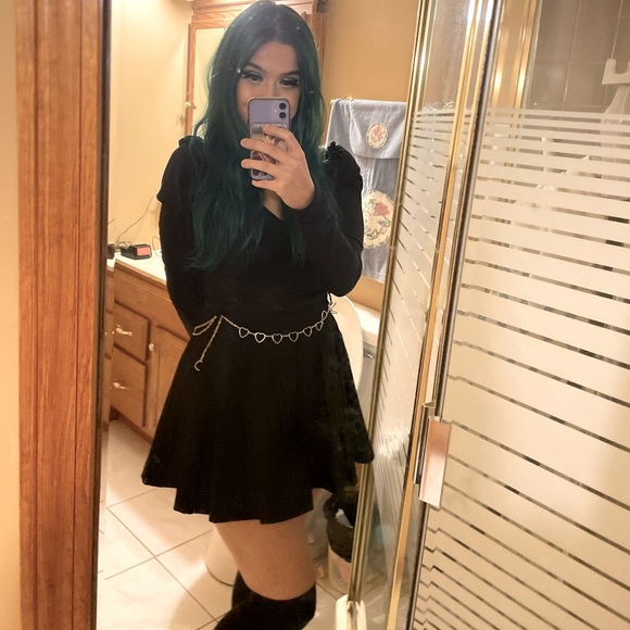 Meet your Posher, Nicole - Picture 1 of 1